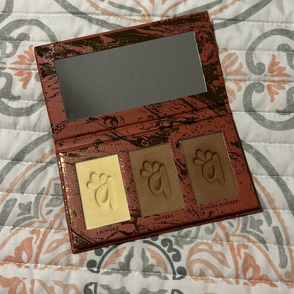 Alamar Medium Bronzing Palette